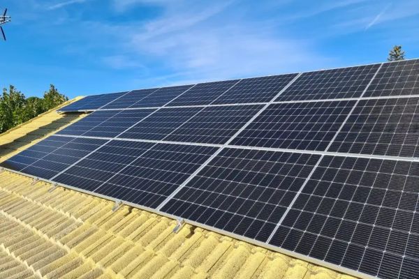 Aerotermia Navarra · Instalación de aerotermia en Pamplona y Navarra con paneles solares 2