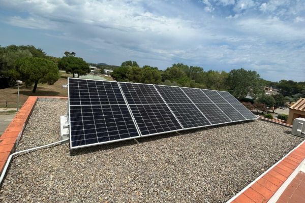 Aerotermia Navarra · Instalación de aerotermia en Pamplona y Navarra con paneles solares