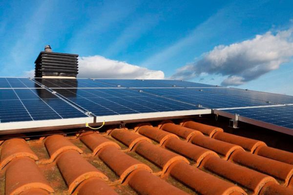 Aerotermia Navarra · Instalación de aerotermia en Pamplona y Navarra con placas solares